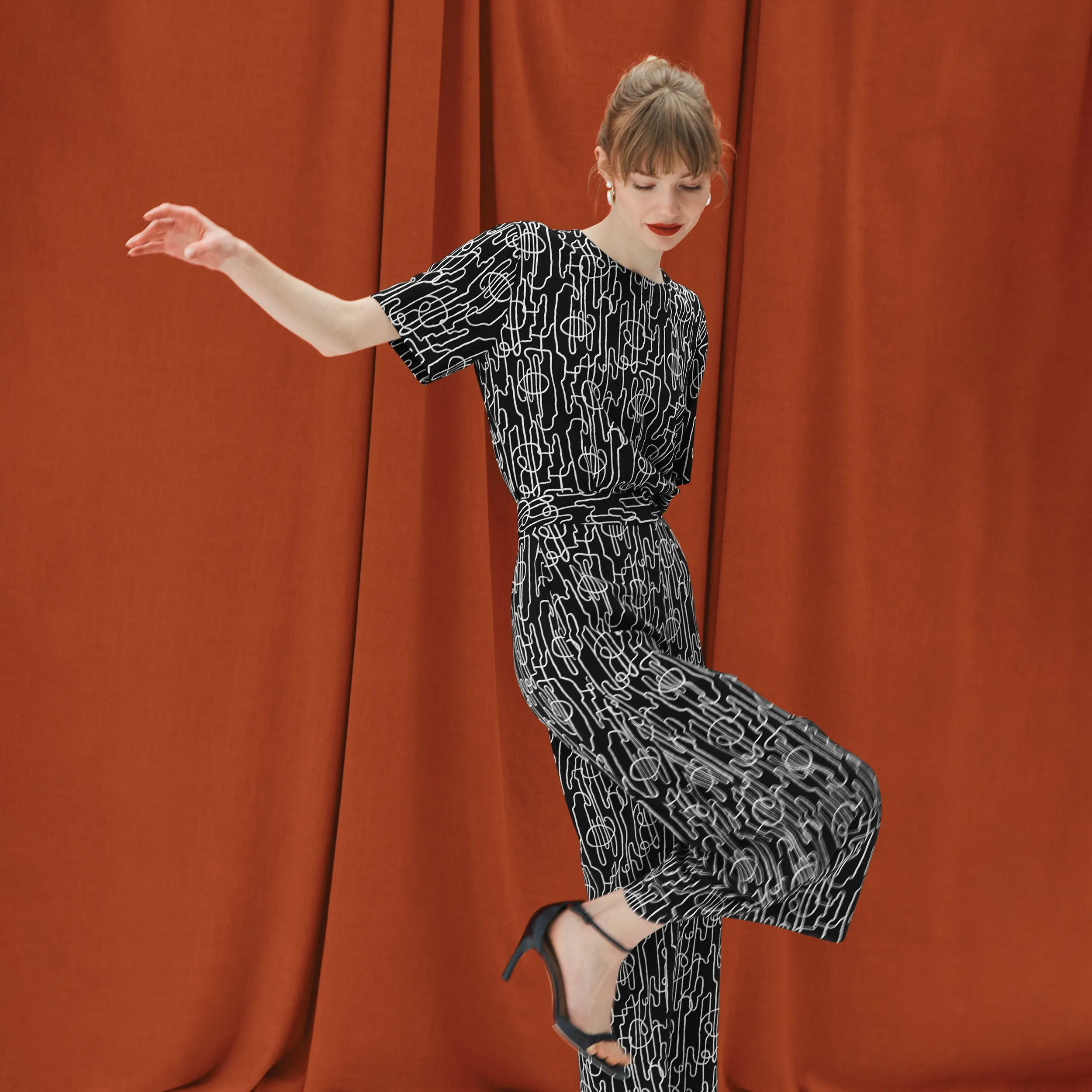 Annika Tee - Washable Silk :: Symphony Print